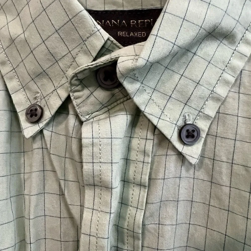Banana Republic men’s relaxed fit size M light green check button down shirt